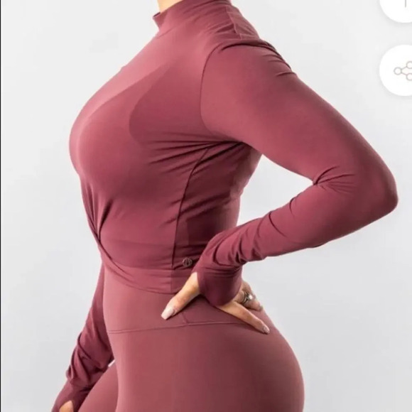BUFFBUNNY Knotty and Nice Crop Top Burgundy Size Small Athletic Long Sleeve Wine - Picture 2 of 7